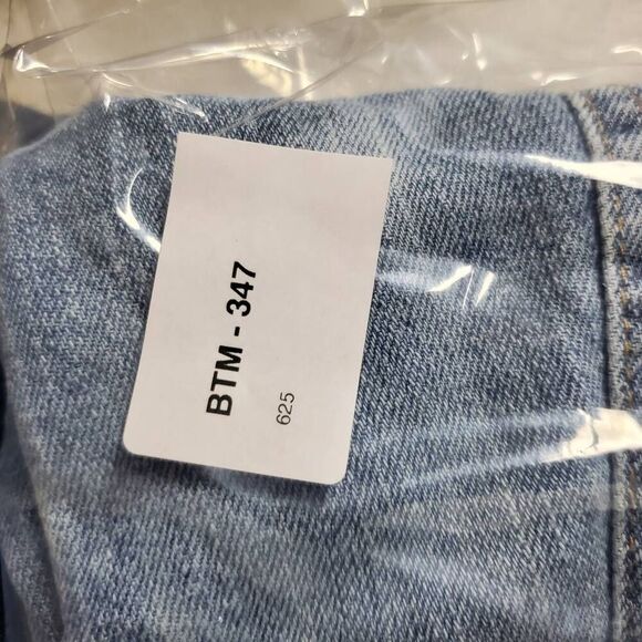 Vanity Women's Distressed Jean Shorts Size 30 Frayed Hem Bermuda Cutoff Blue Den - Picture 6 of 6